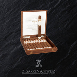 Plasencia Reserva Original Churchill, geöffnete 10er Zigarrenkiste mit Blick auf die Churchill Zigarren in coloradofarbenem Deckblatt