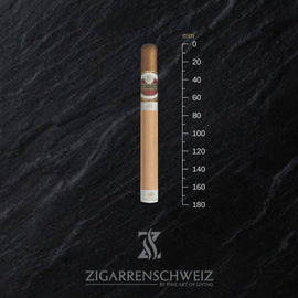 Flor de Copan Clasica Churchill, einzelne Zigarre neben einem Lineal zur Grössenangabe, 178 mm Länge, Ring 50