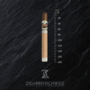 Flor de Copan Maduro Churchill, einzelne Zigarre mit San-Andrés-Maduro-Deckblatt neben einem Lineal zur Grössenangabe, 178 mm Länge